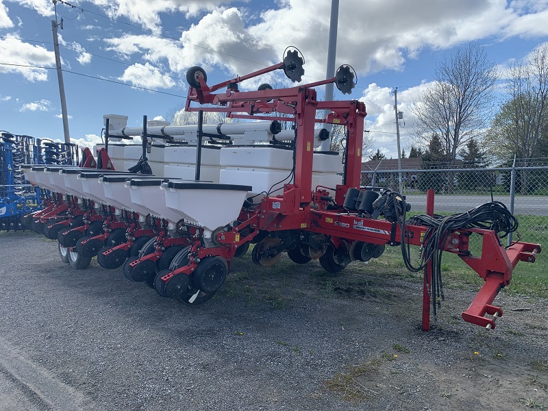 2014 Massey Ferguson 9186 Planter