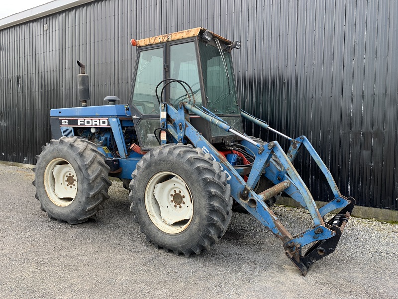 1989 New Holland 276 Tractor