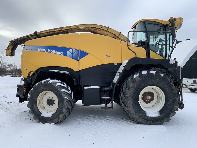 2010 New Holland FR9050 Forage Harvester