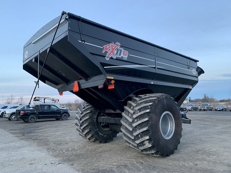 2024 J&M 1112-20S Grain Cart