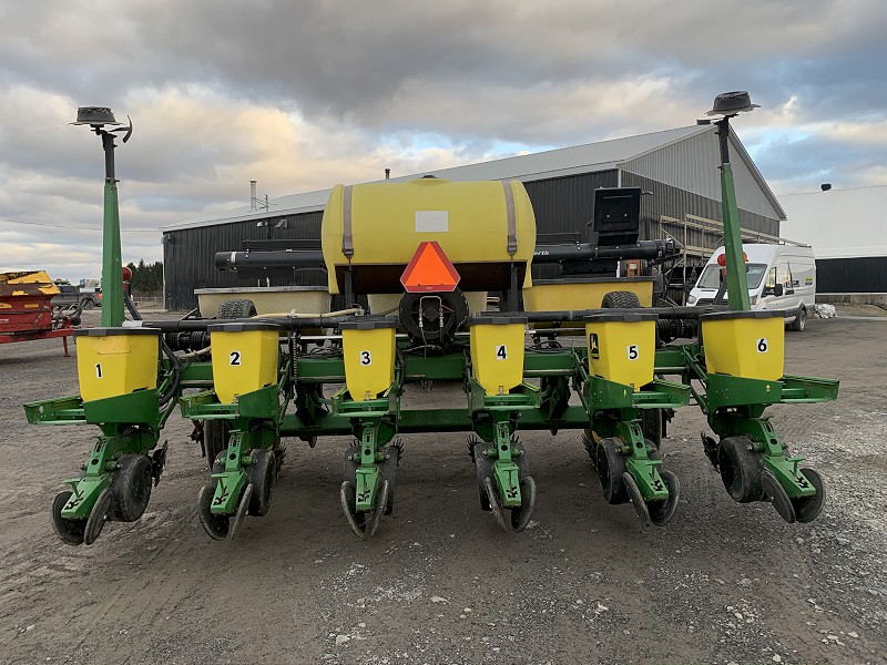 1998 John Deere 1780 Planter