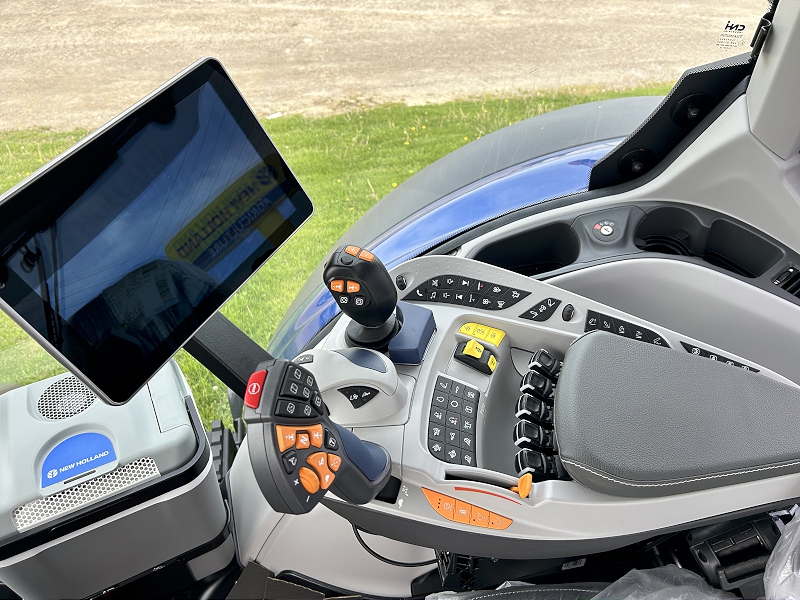 2025 New Holland T7.340 HD PL Tractor