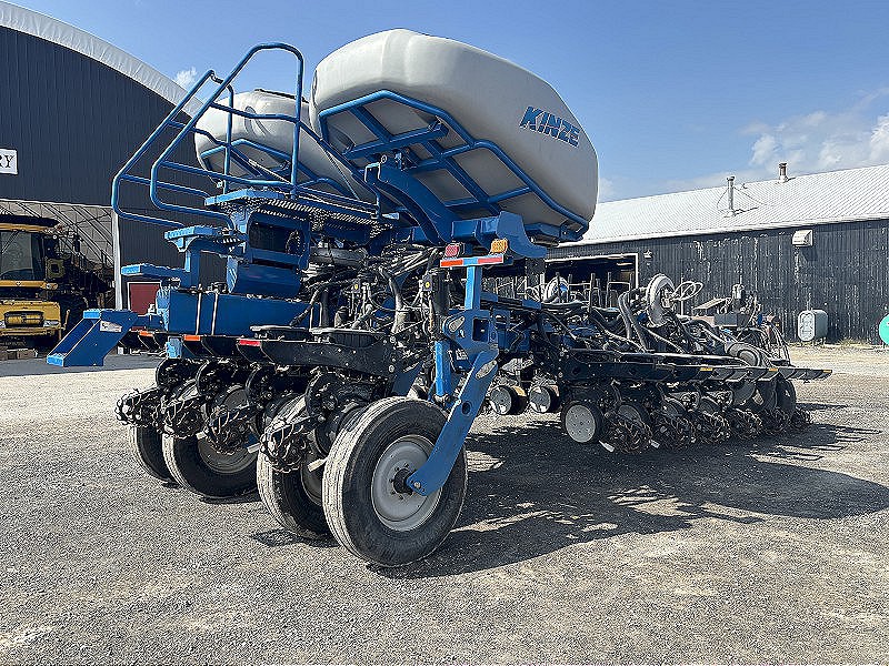 2014 Kinze 4900 Planter