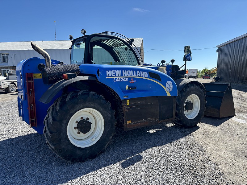 2015 New Holland LM7.42 ELITE TeleHandler