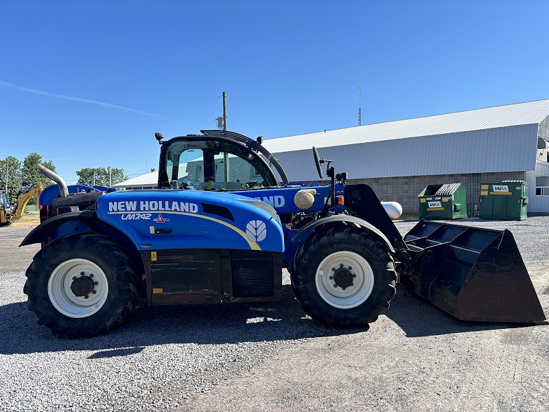 2015 New Holland LM7.42 ELITE TeleHandler