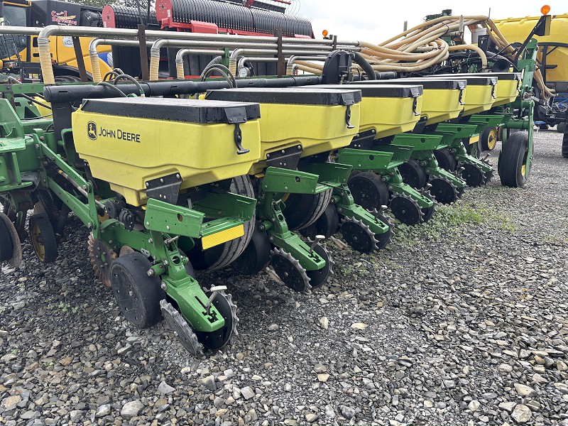 2016 John Deere 1775NT 16R30 Planter