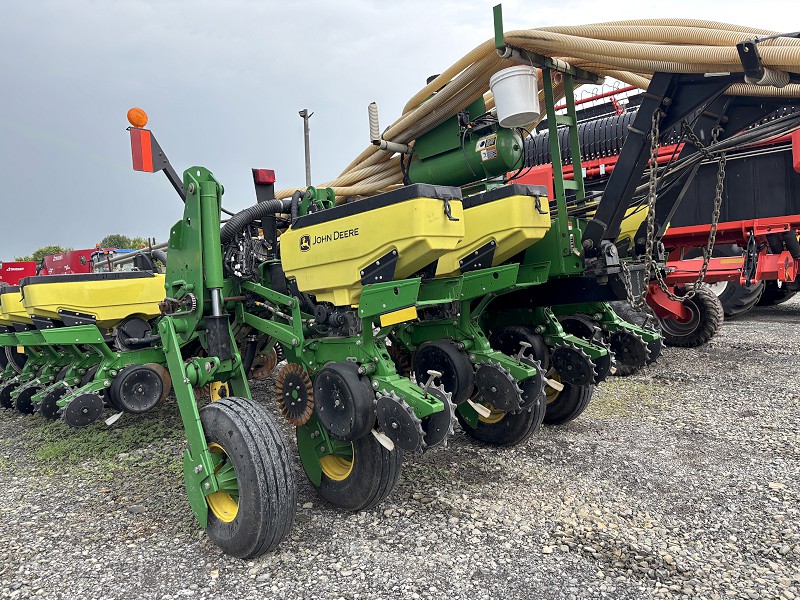 2016 John Deere 1775NT 16R30 Planter