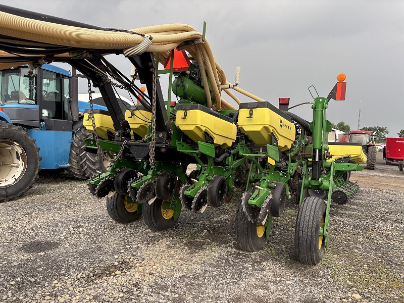 2016 John Deere 1775NT 16R30 Planter