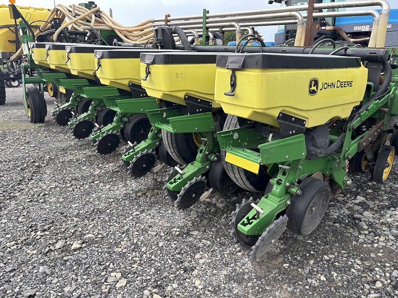 2016 John Deere 1775NT 16R30 Planter