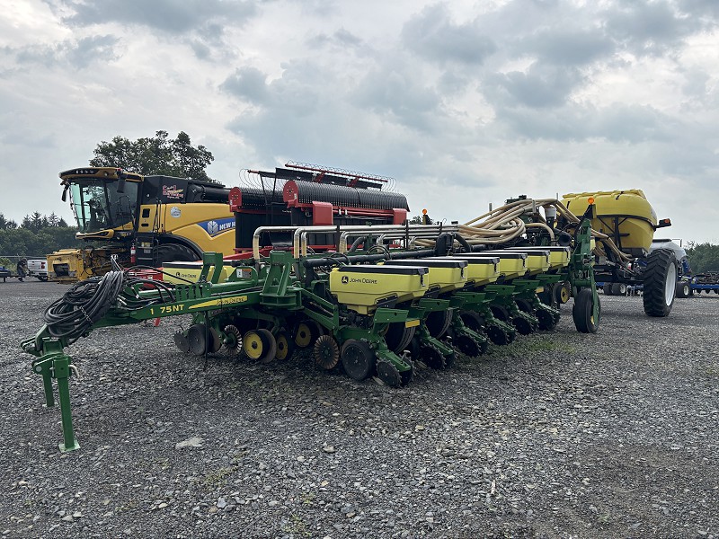 2016 John Deere 1775NT 16R30 Planter