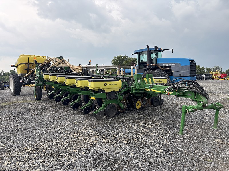 2016 John Deere 1775NT 16R30 Planter