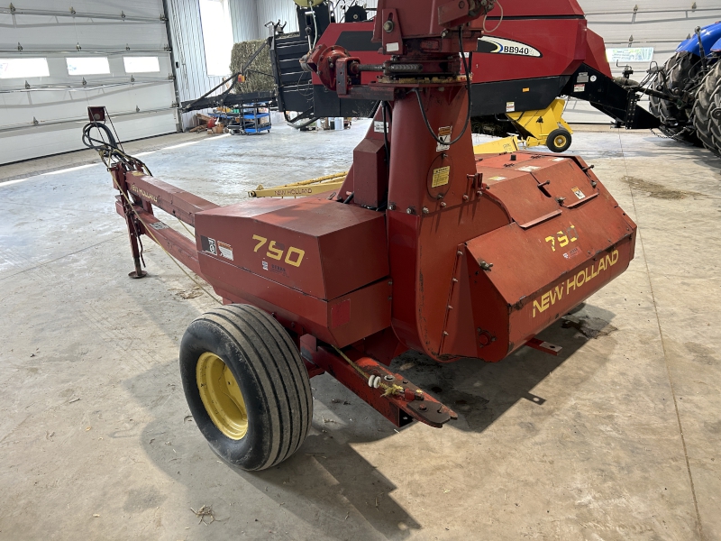 New Holland 790 Forage Harvester