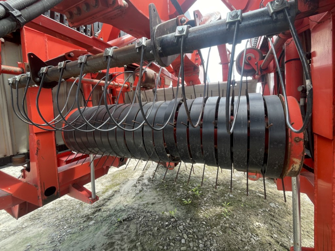 2010 Kuhn MM900 Windrow Merger