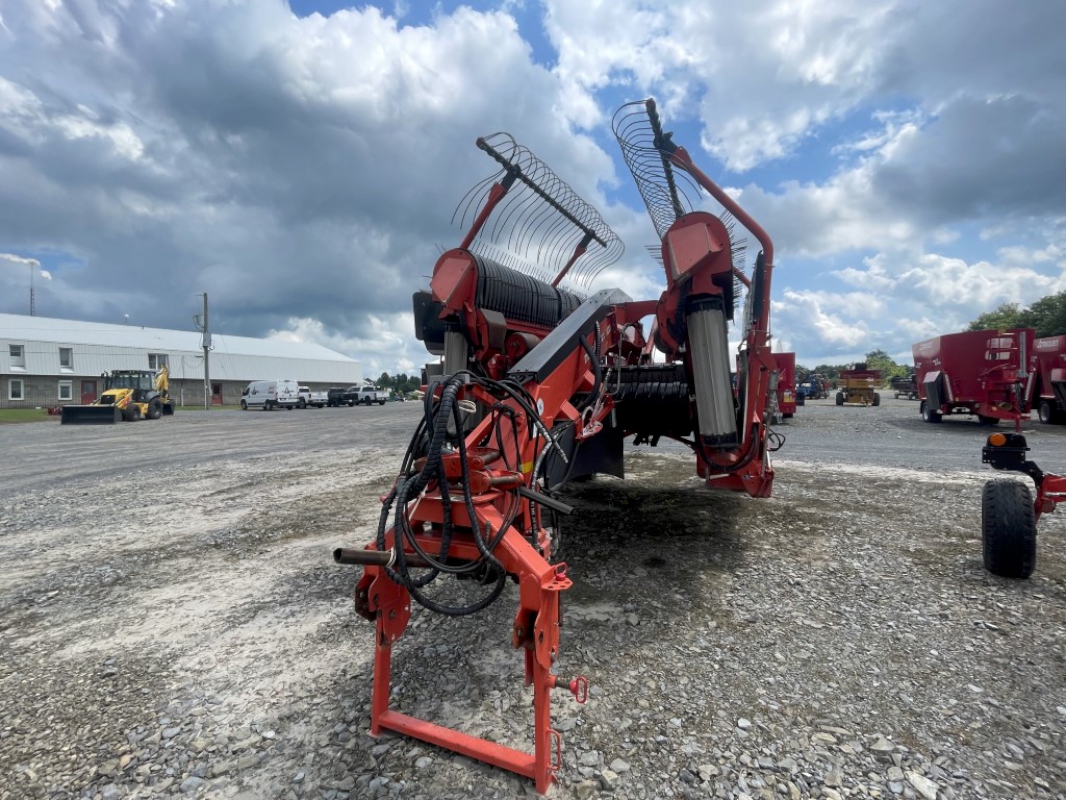 2010 Kuhn MM900 Windrow Merger