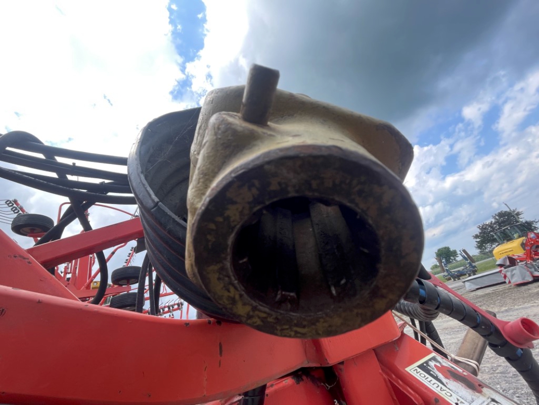 2010 Kuhn MM900 Windrow Merger