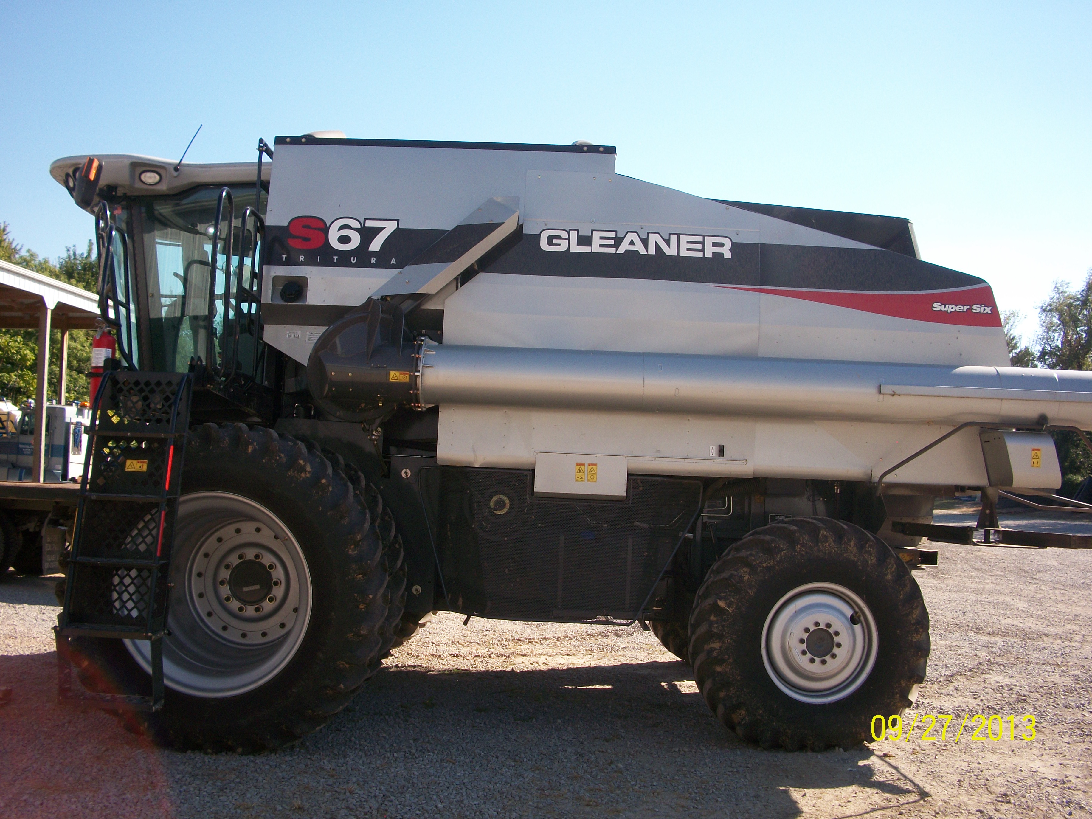 2011 AGCO Gleaner S67 Combine