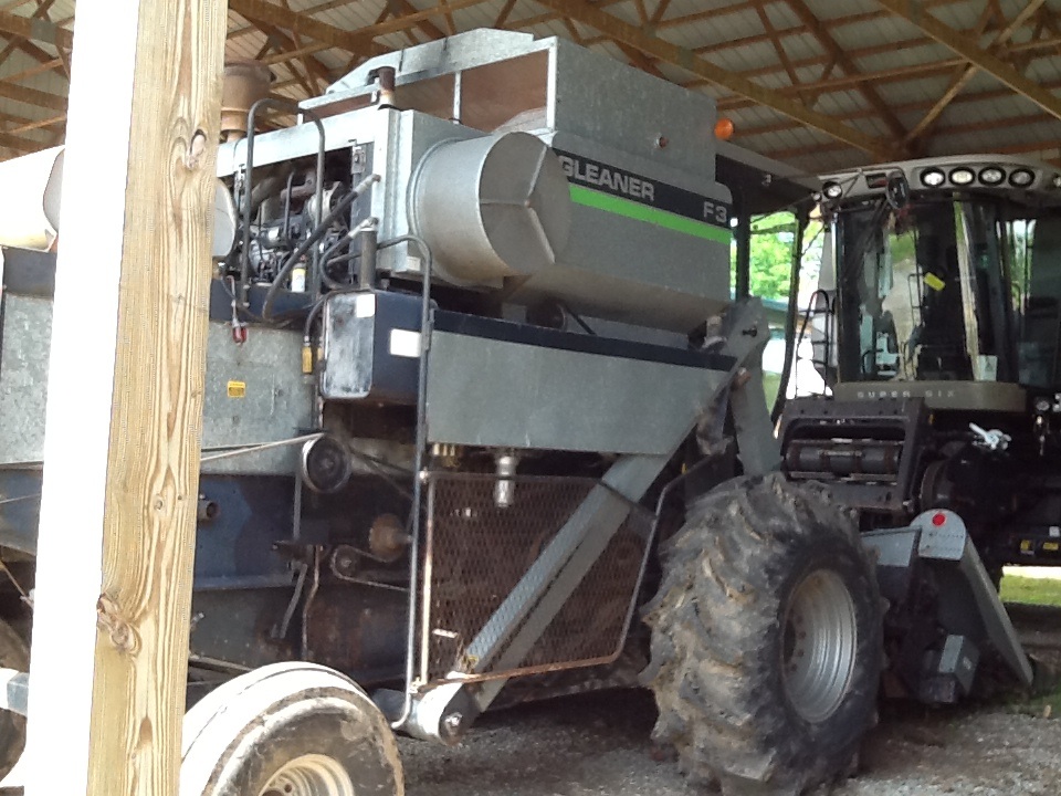 Gleaner FKS-3 Combine