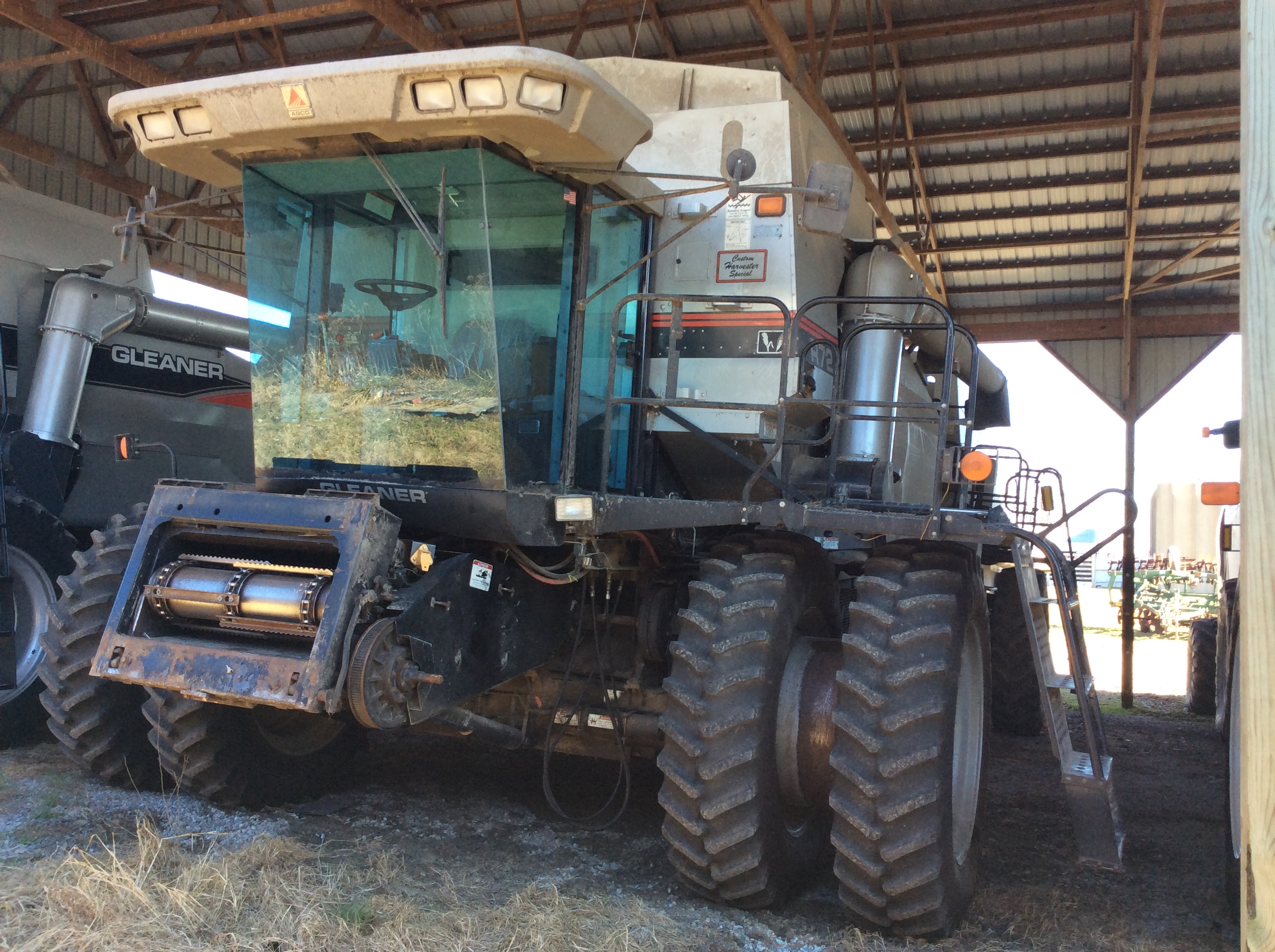 2001 AGCO Gleaner R72 Combine