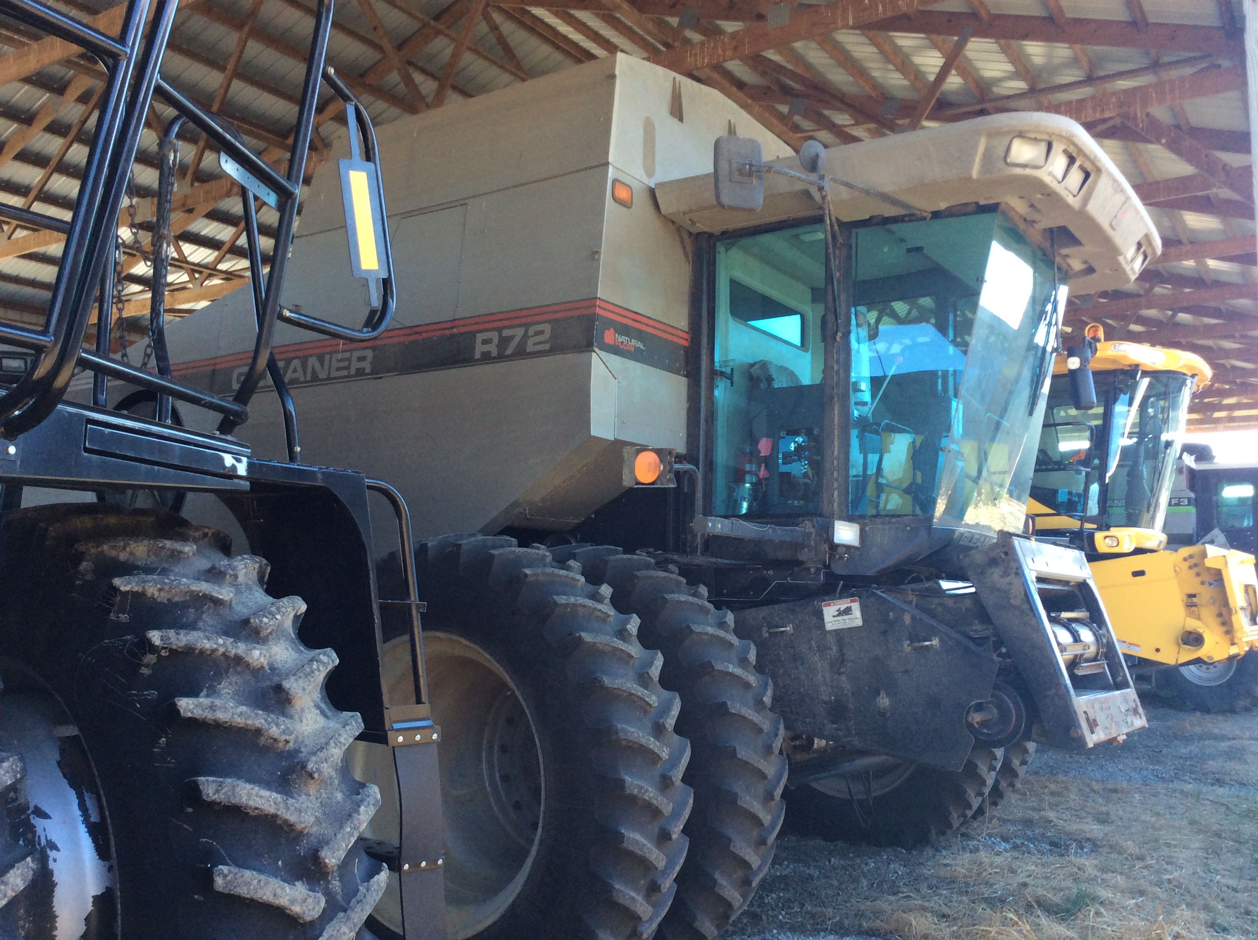 2001 AGCO Gleaner R72 Combine