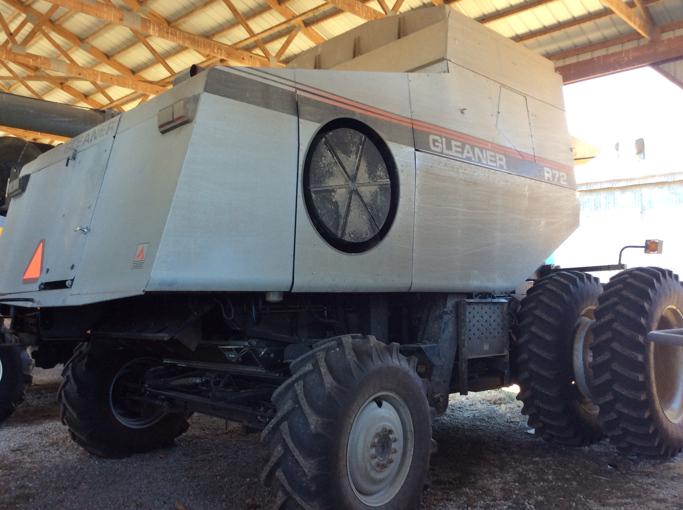 2001 AGCO Gleaner R72 Combine