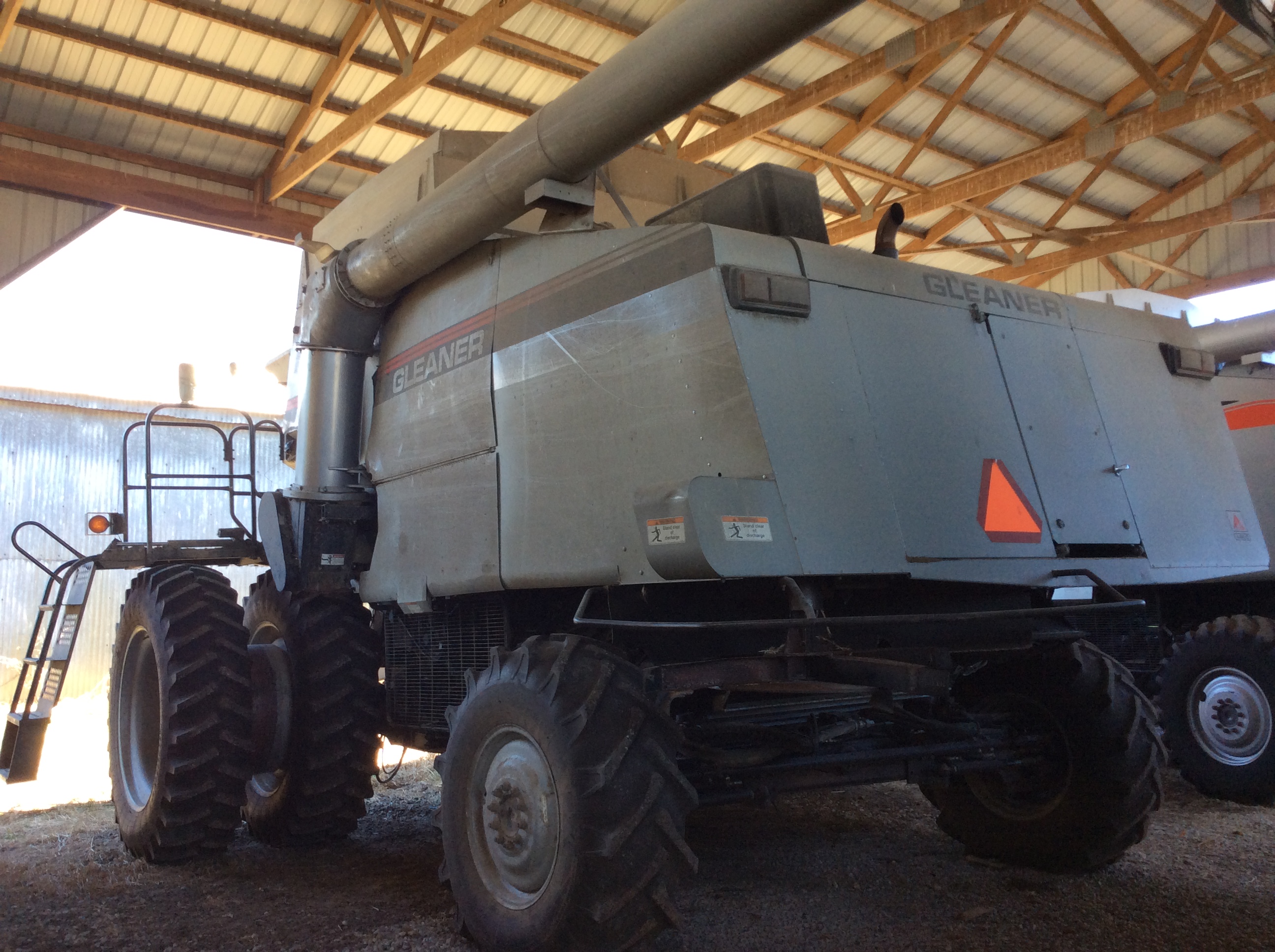 2001 AGCO Gleaner R72 Combine