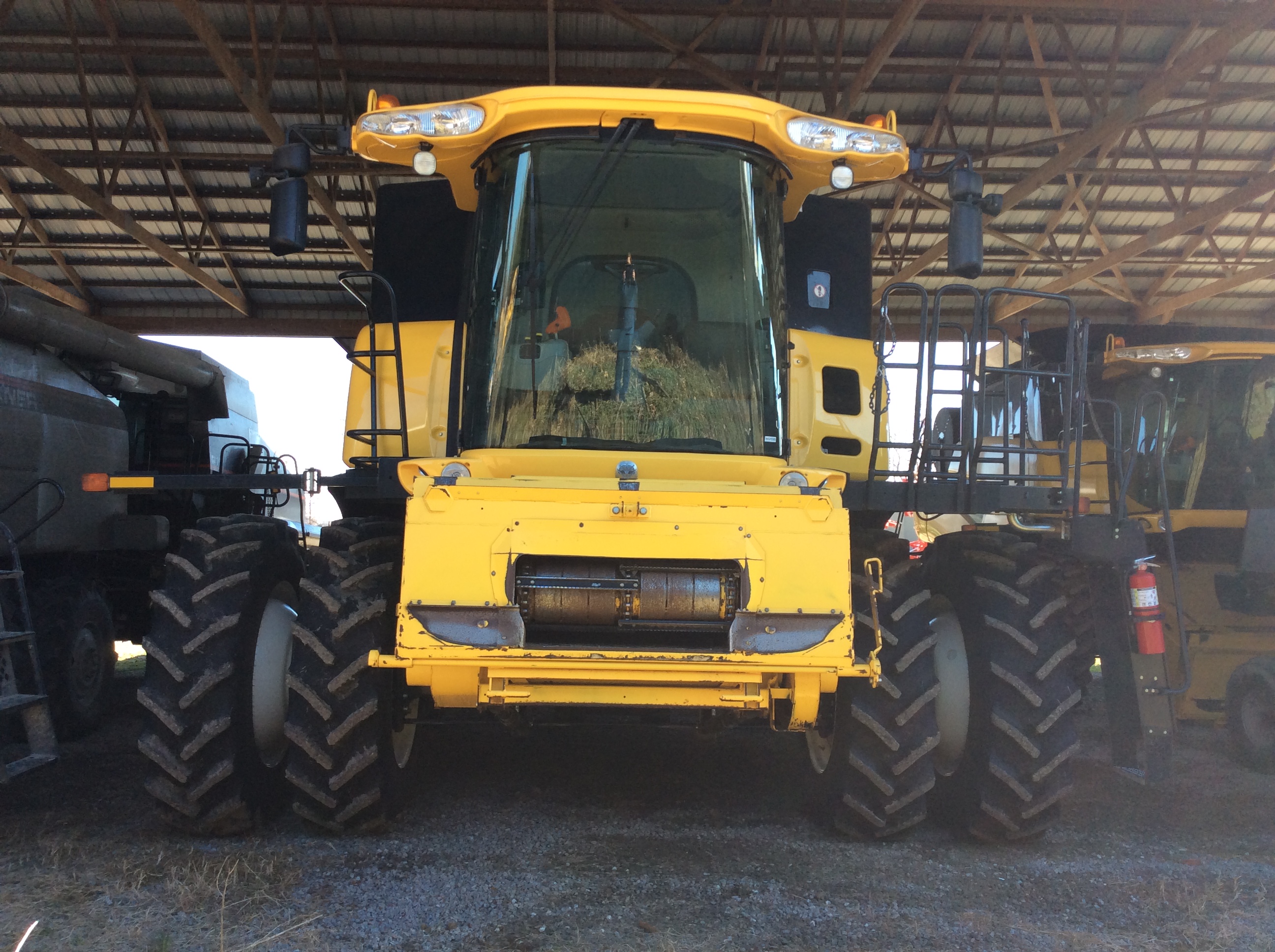 2009 New Holland CR9060 Combine