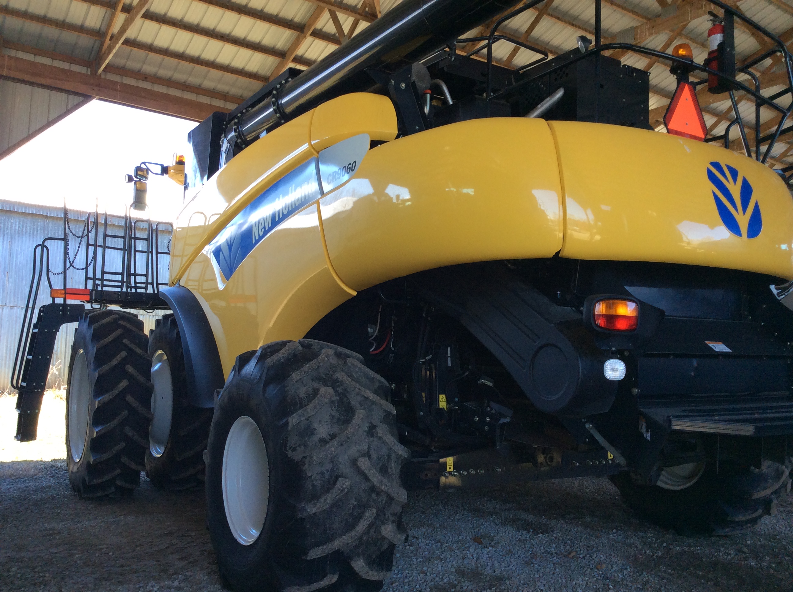 2009 New Holland CR9060 Combine