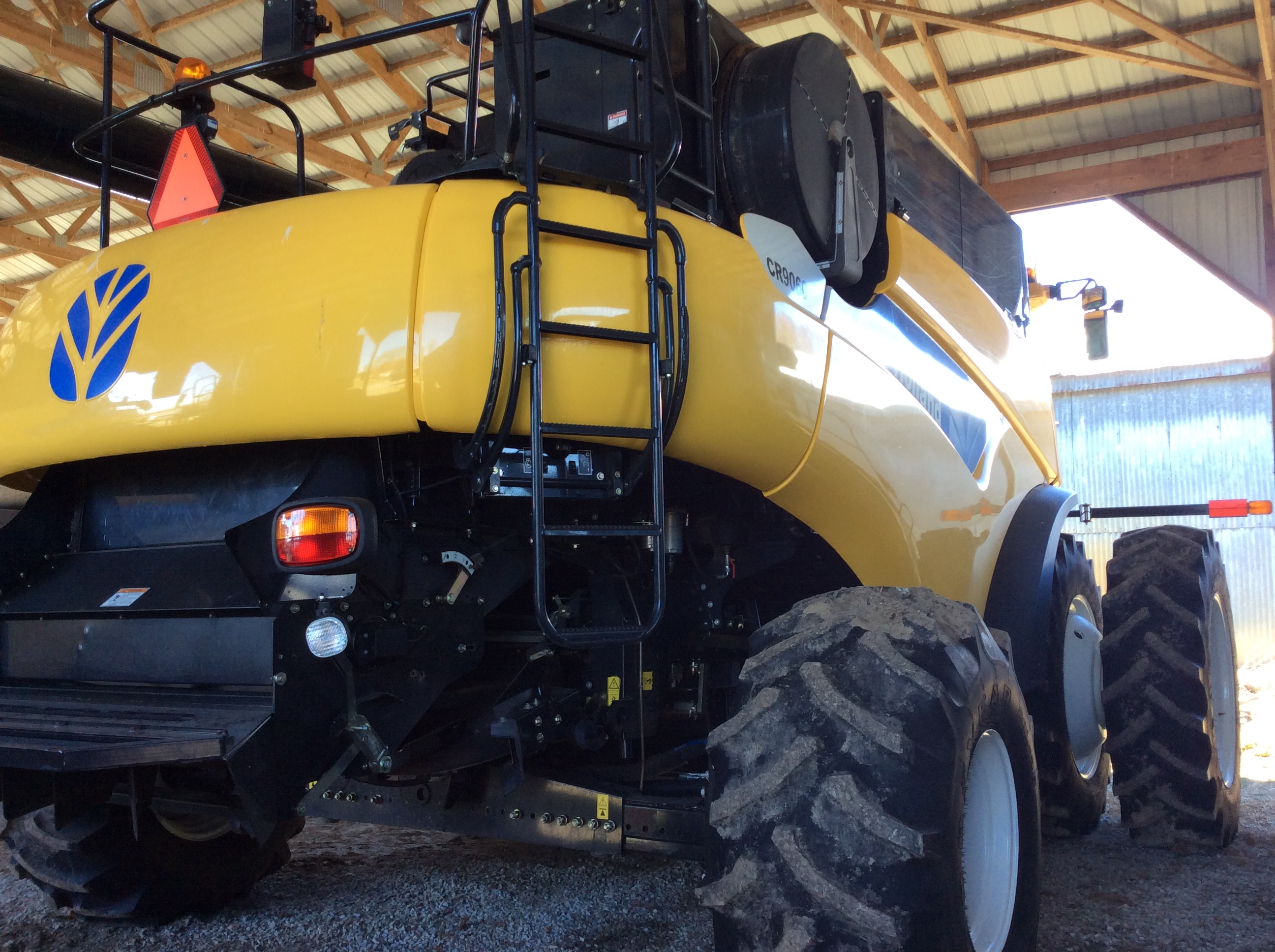 2009 New Holland CR9060 Combine