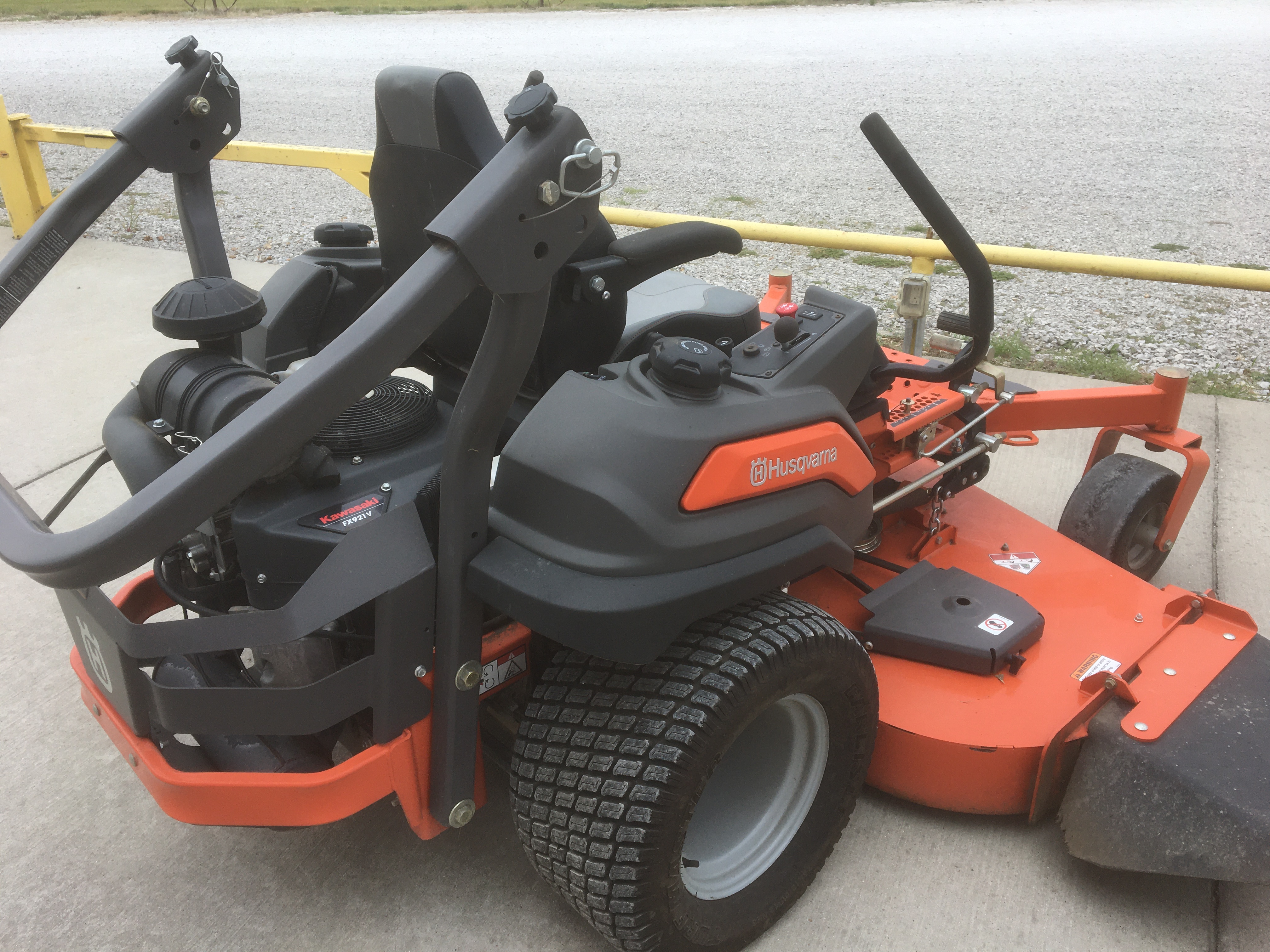 Husqvarna Z572X Mower/Zero Turn