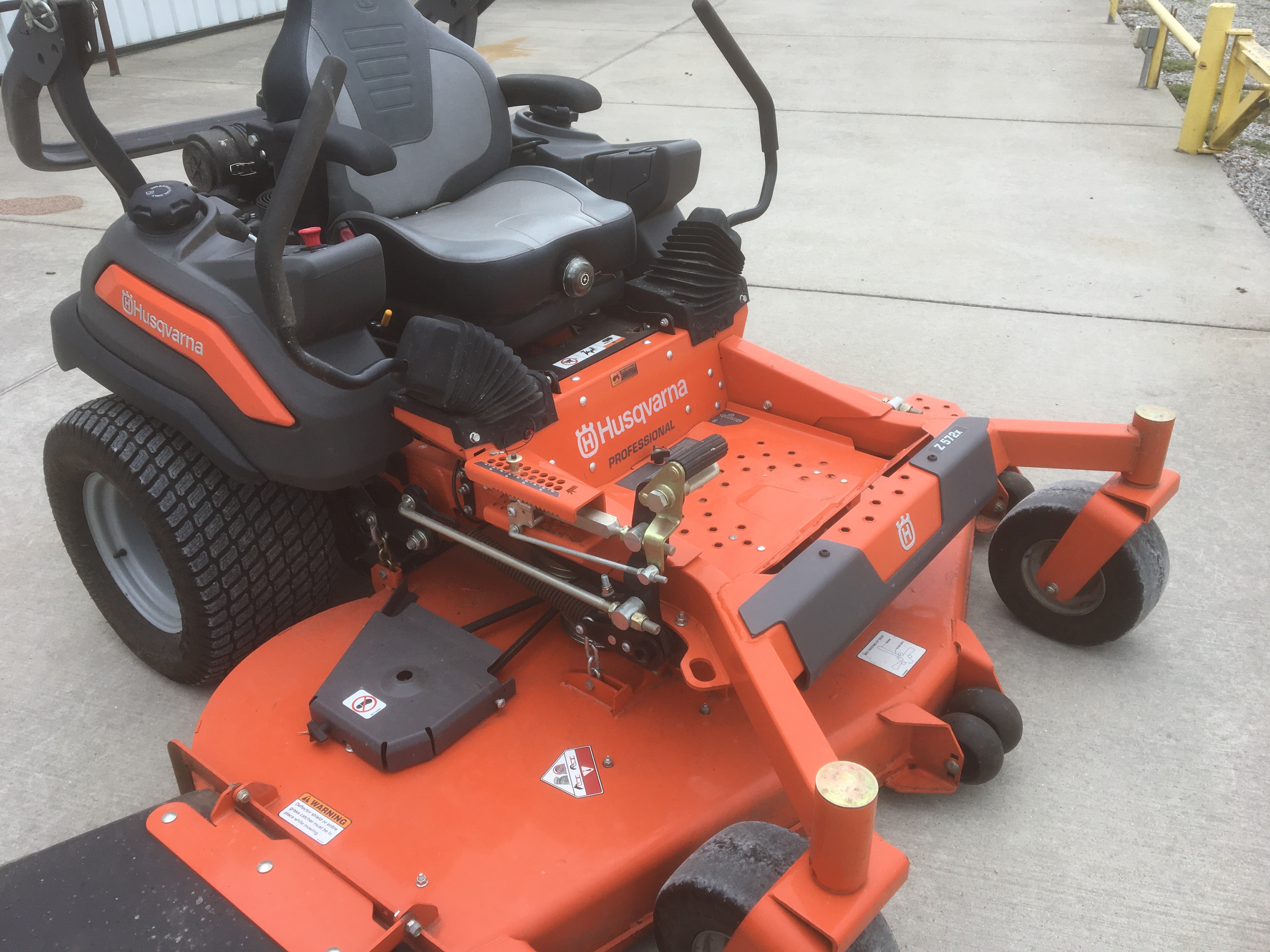 Husqvarna Z572X Mower/Zero Turn