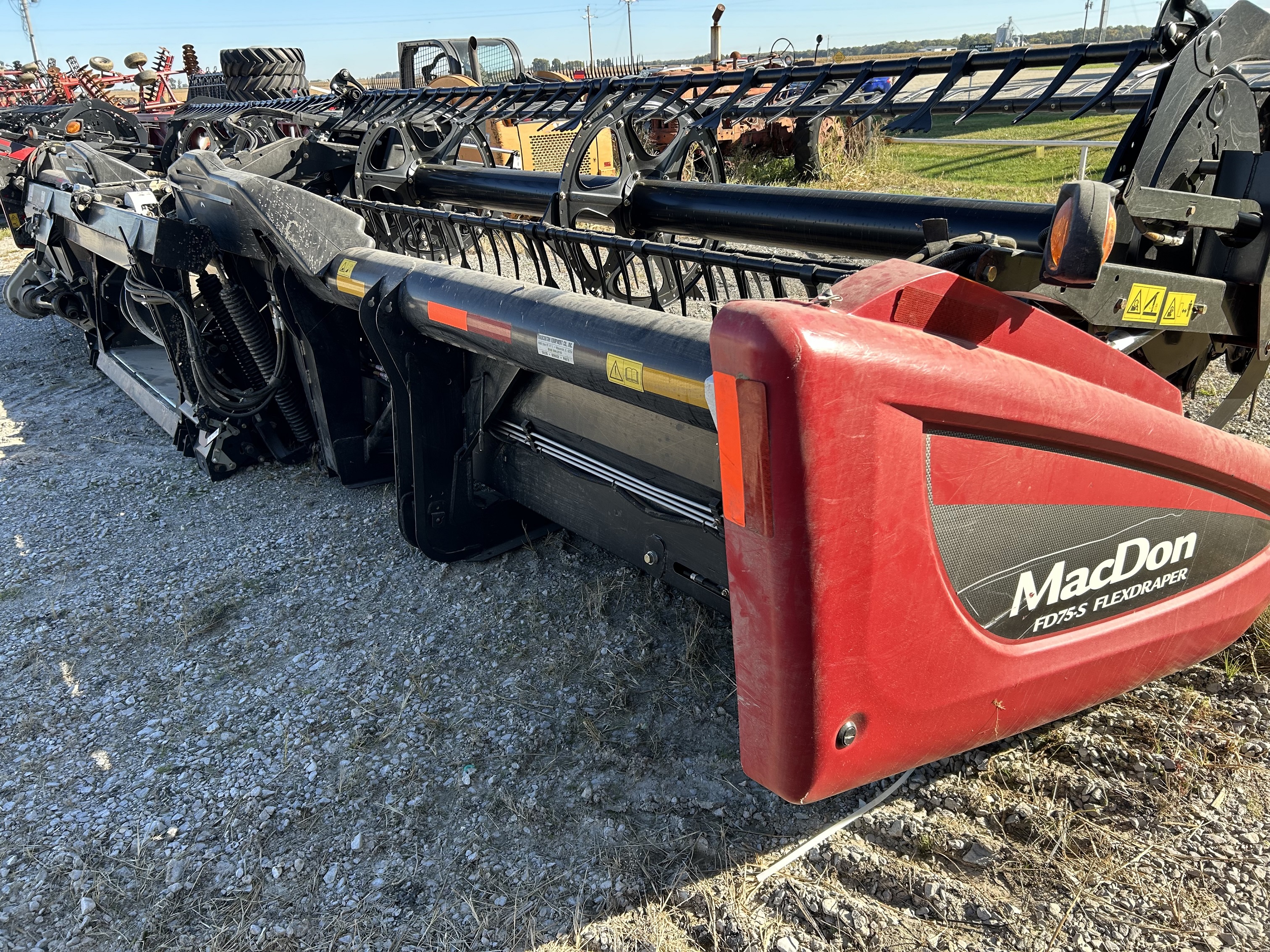 2014 MacDon FD75-30 Header Combine