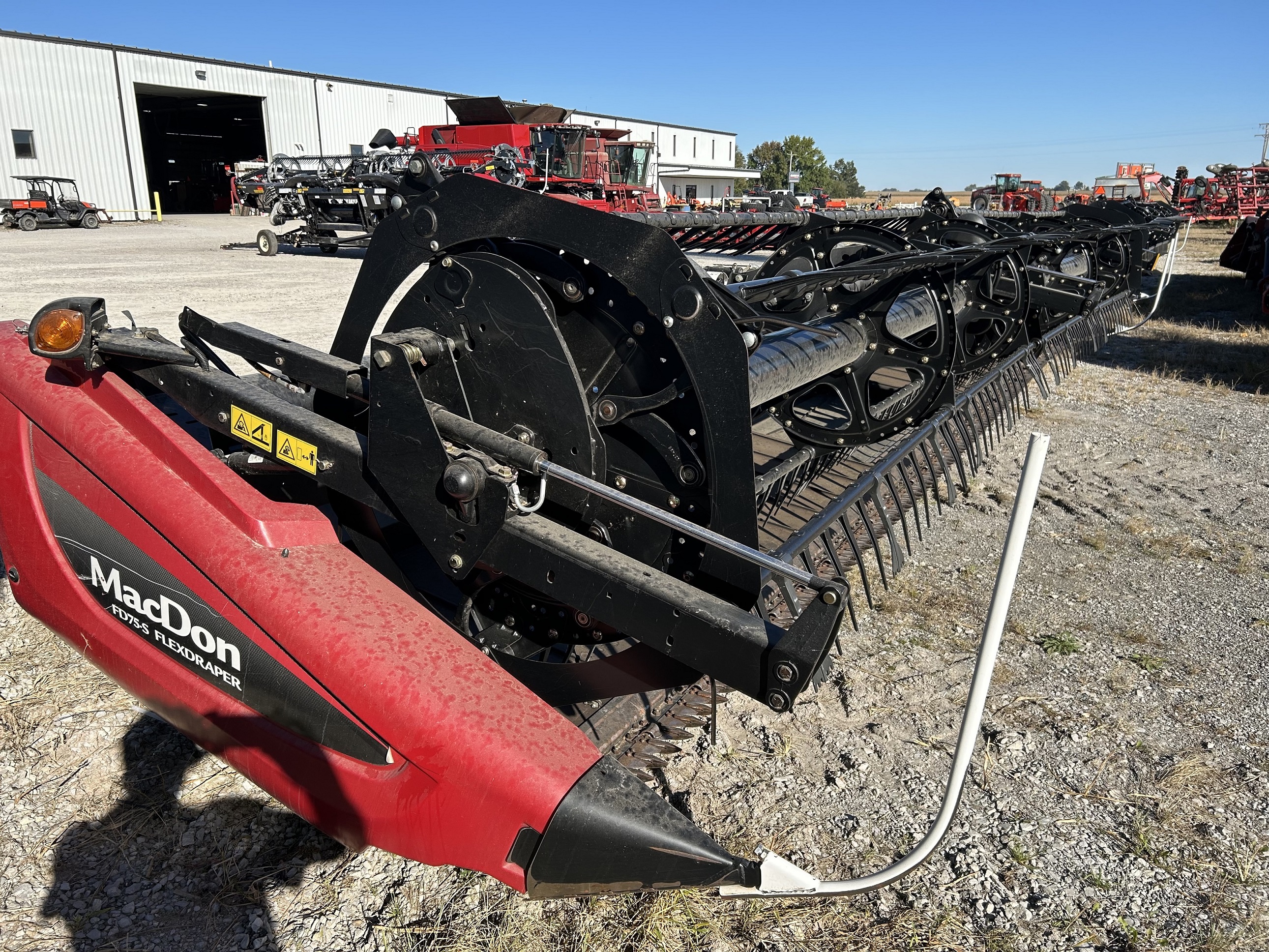 2014 MacDon FD75-30 Header Combine