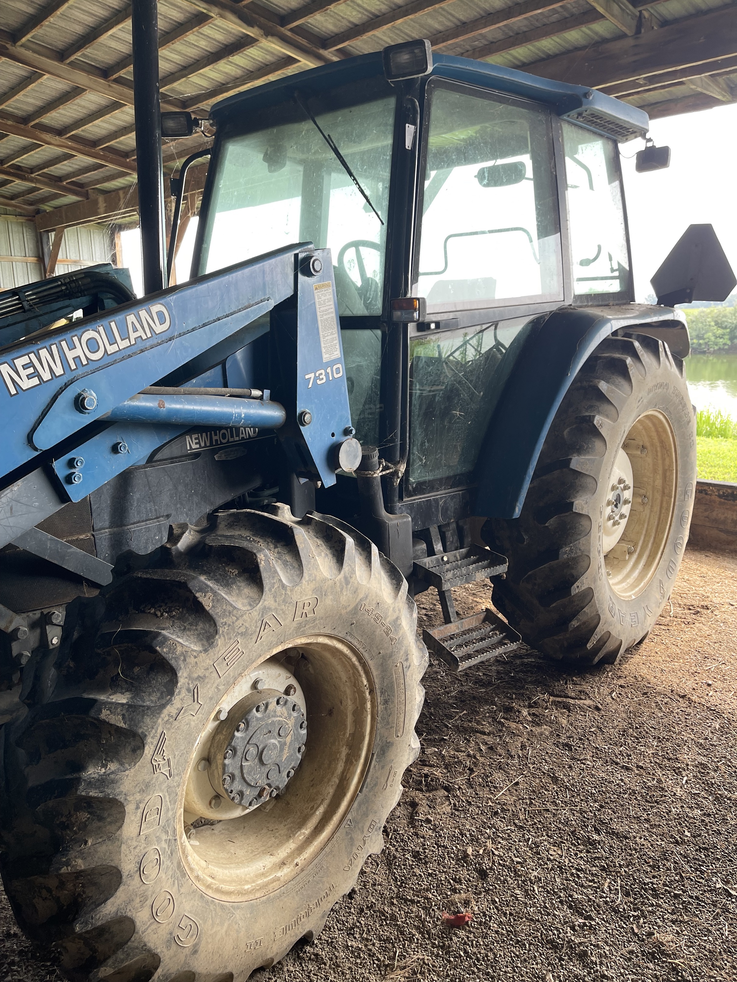 New Holland 6635 Tractor