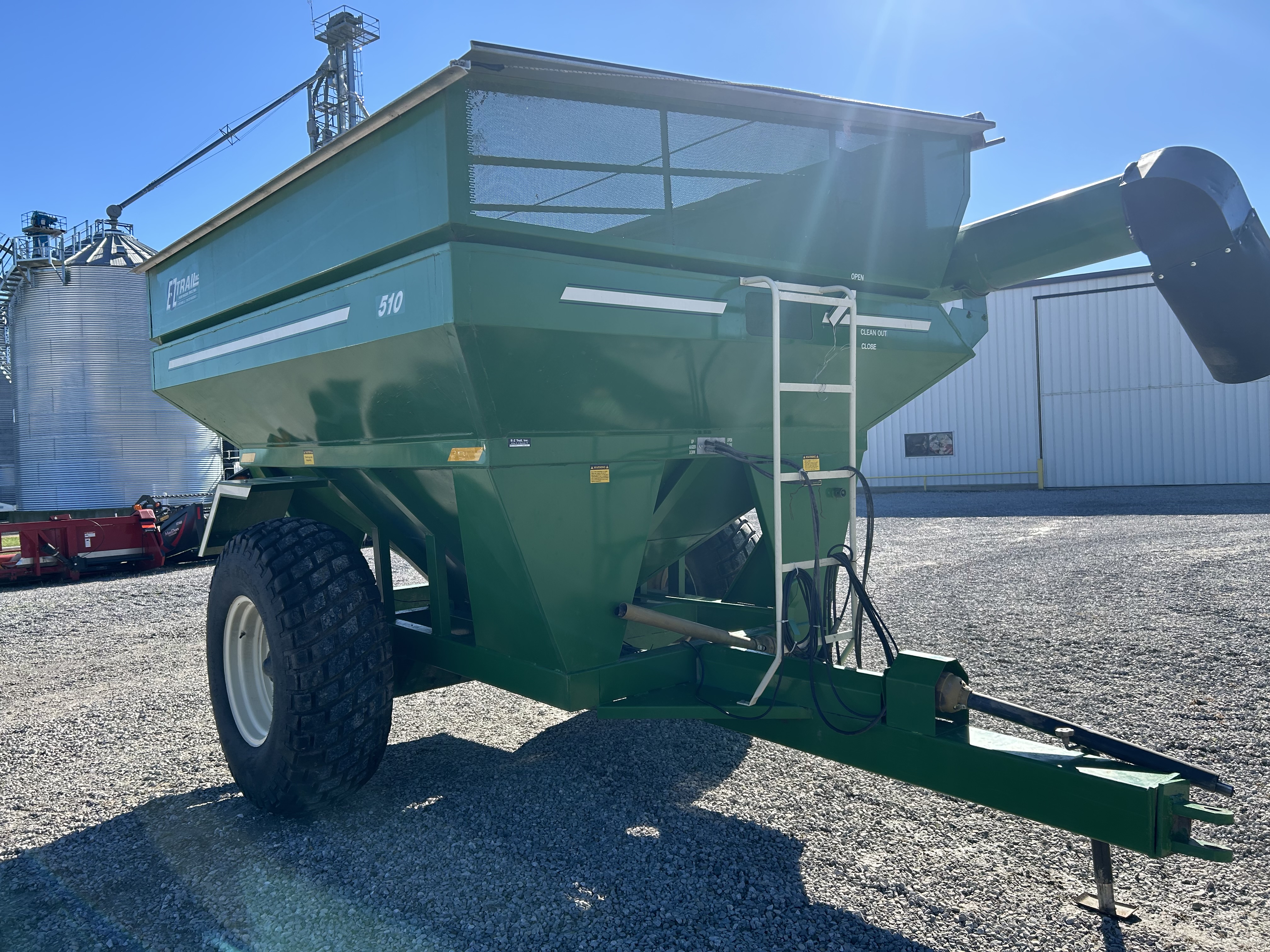 2012 E-Z Trail 510 Grain Cart