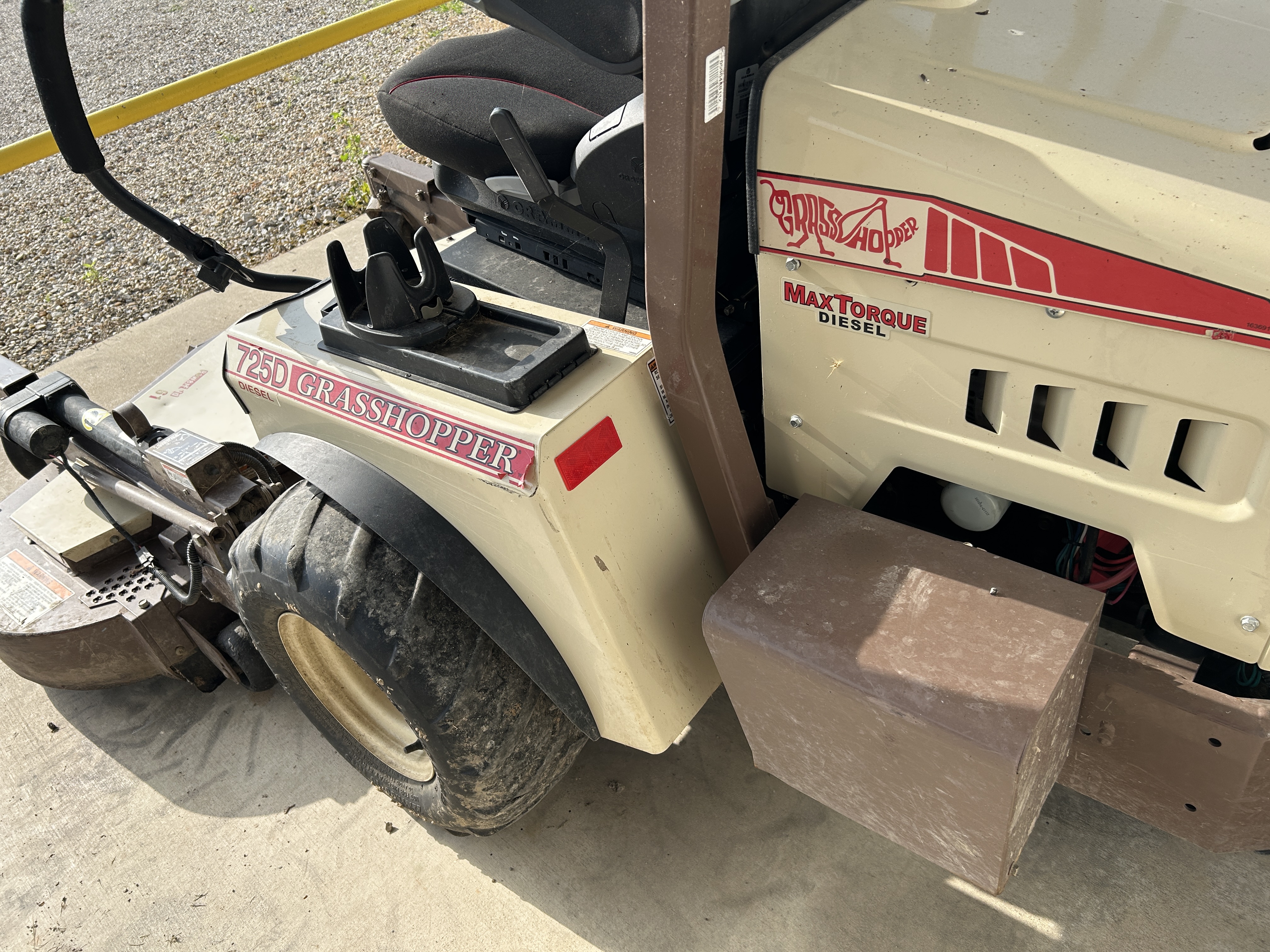 2020 Grasshopper 725DT Mower/Front Deck