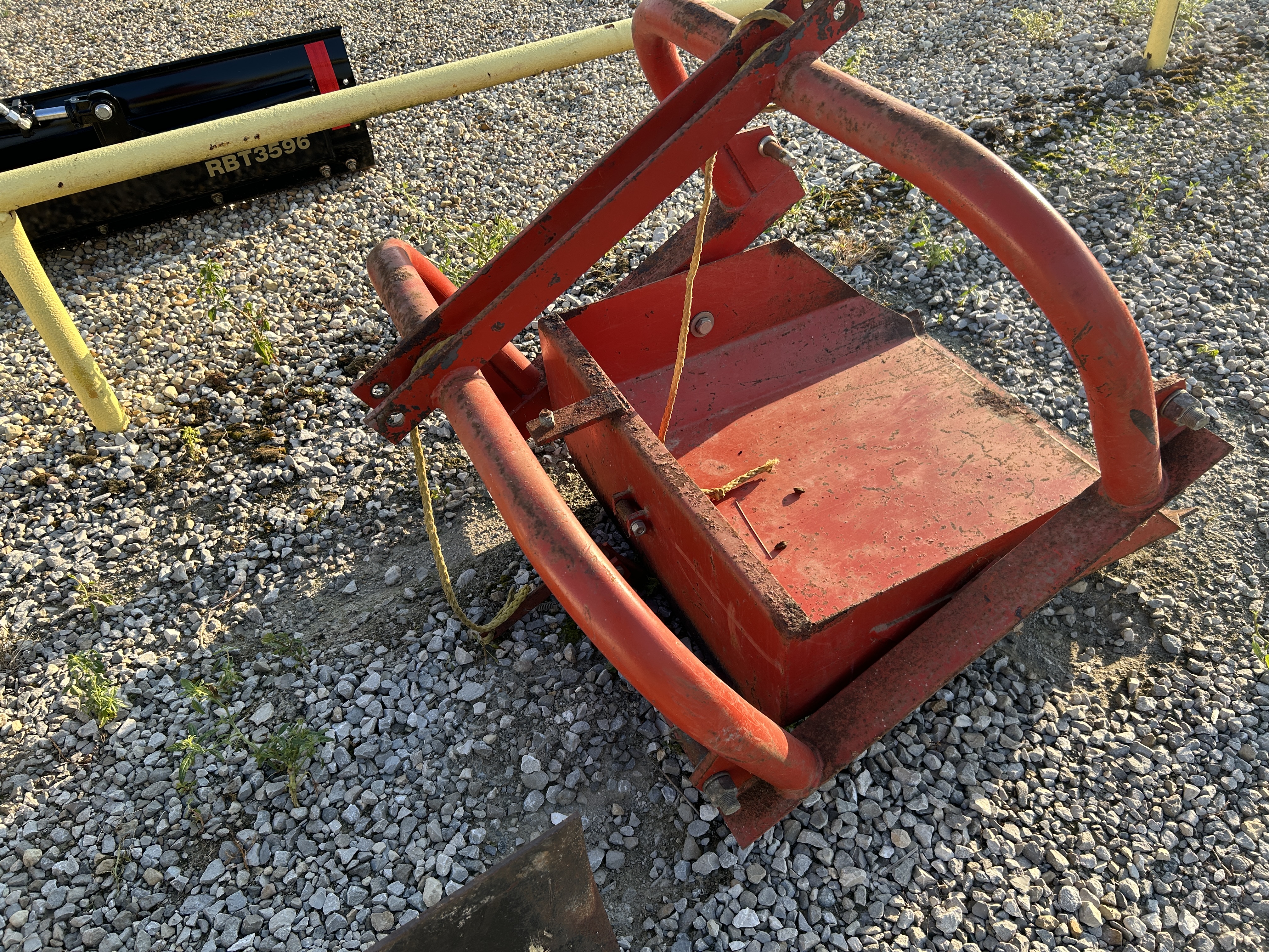 International Tumble Bug Scoop Dirt Scoop