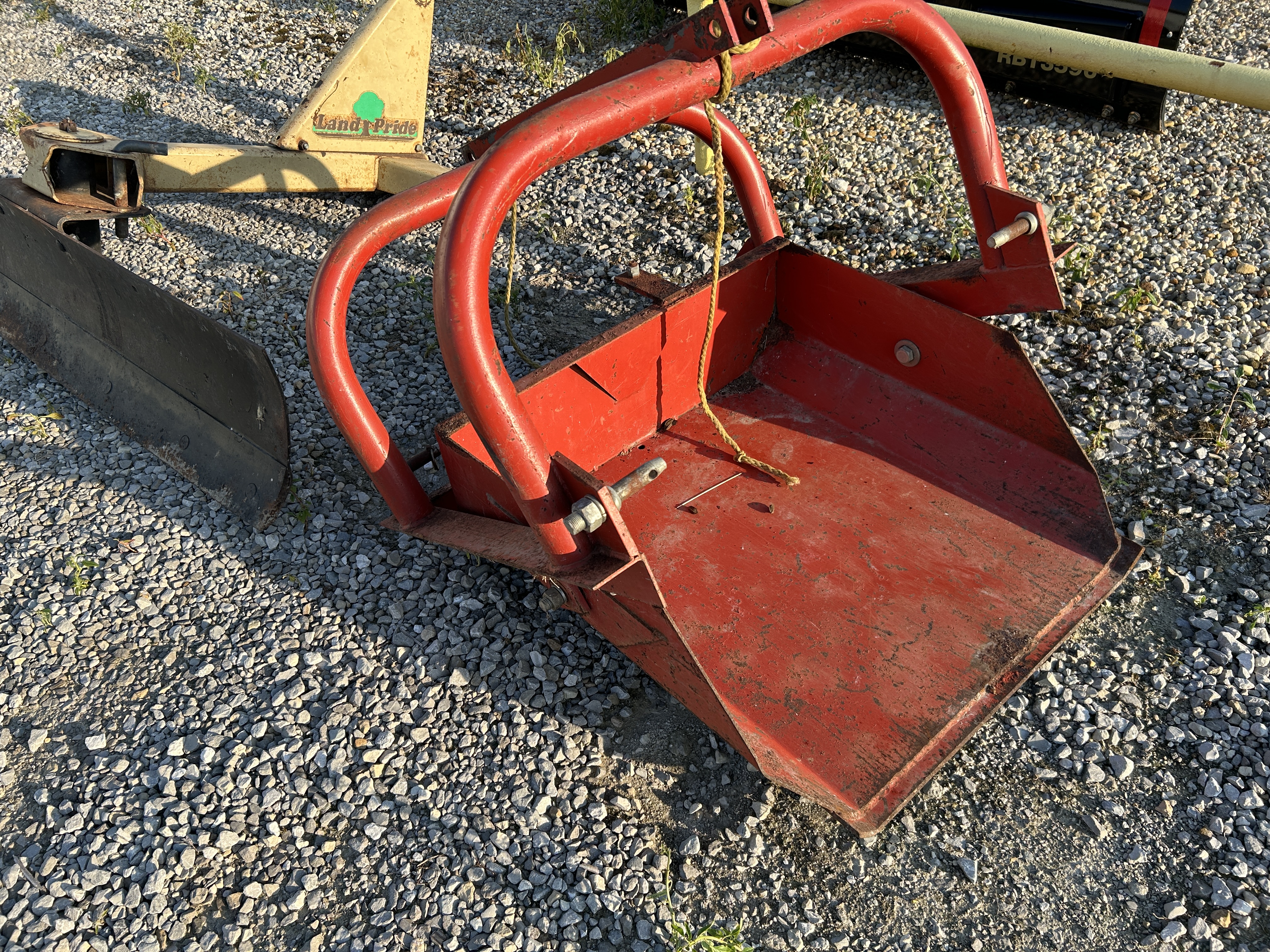 International Tumble Bug Scoop Dirt Scoop