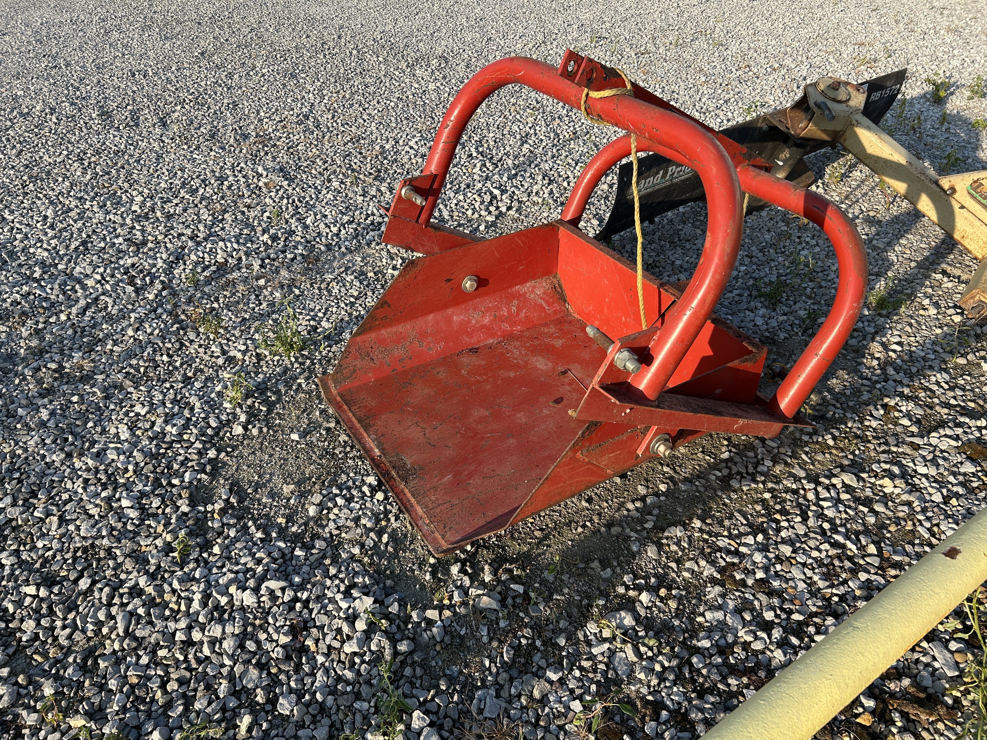 International Tumble Bug Scoop Dirt Scoop