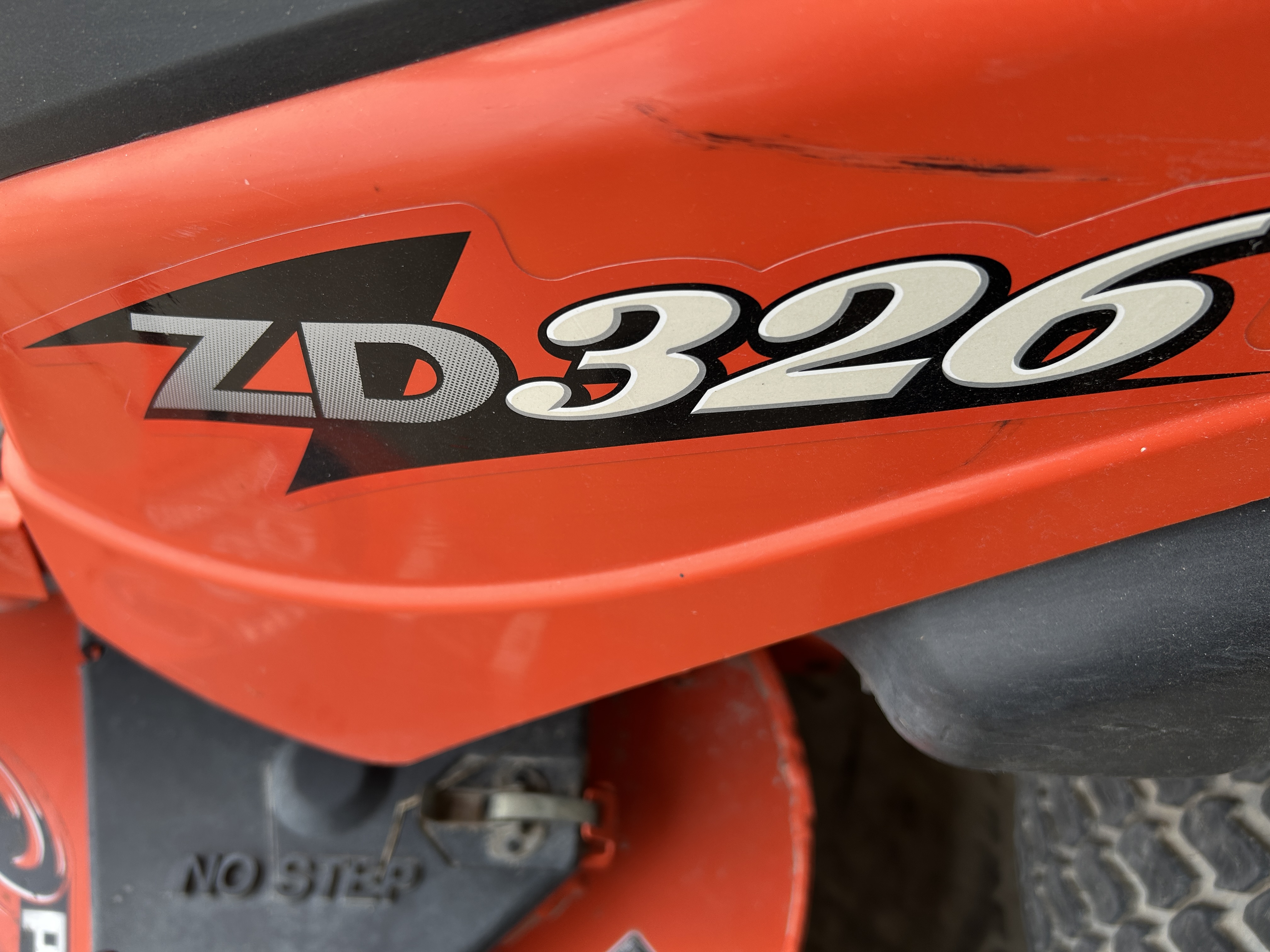 2013 Kubota ZD326 Mower/Zero Turn