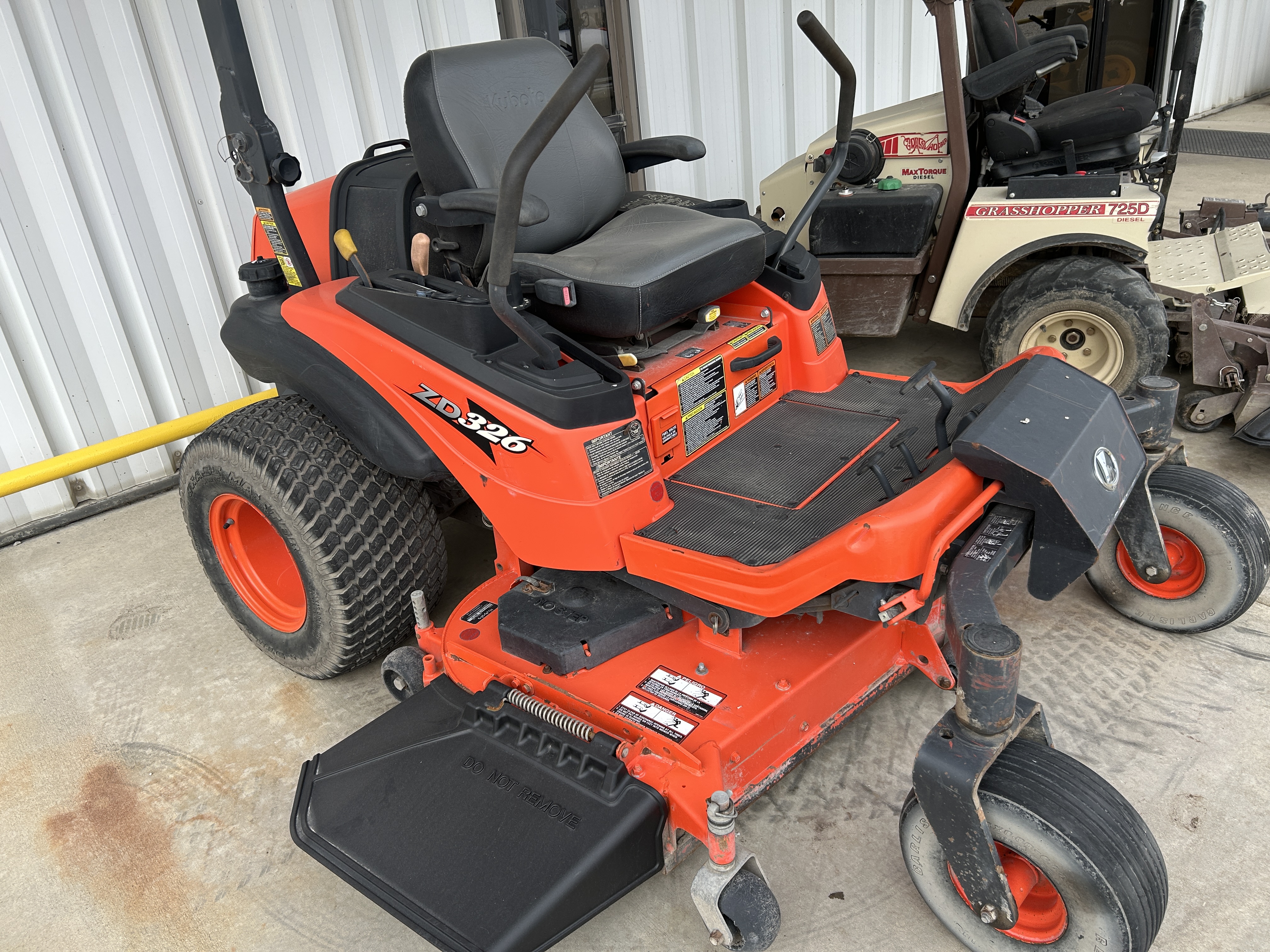 2013 Kubota ZD326 Mower/Zero Turn