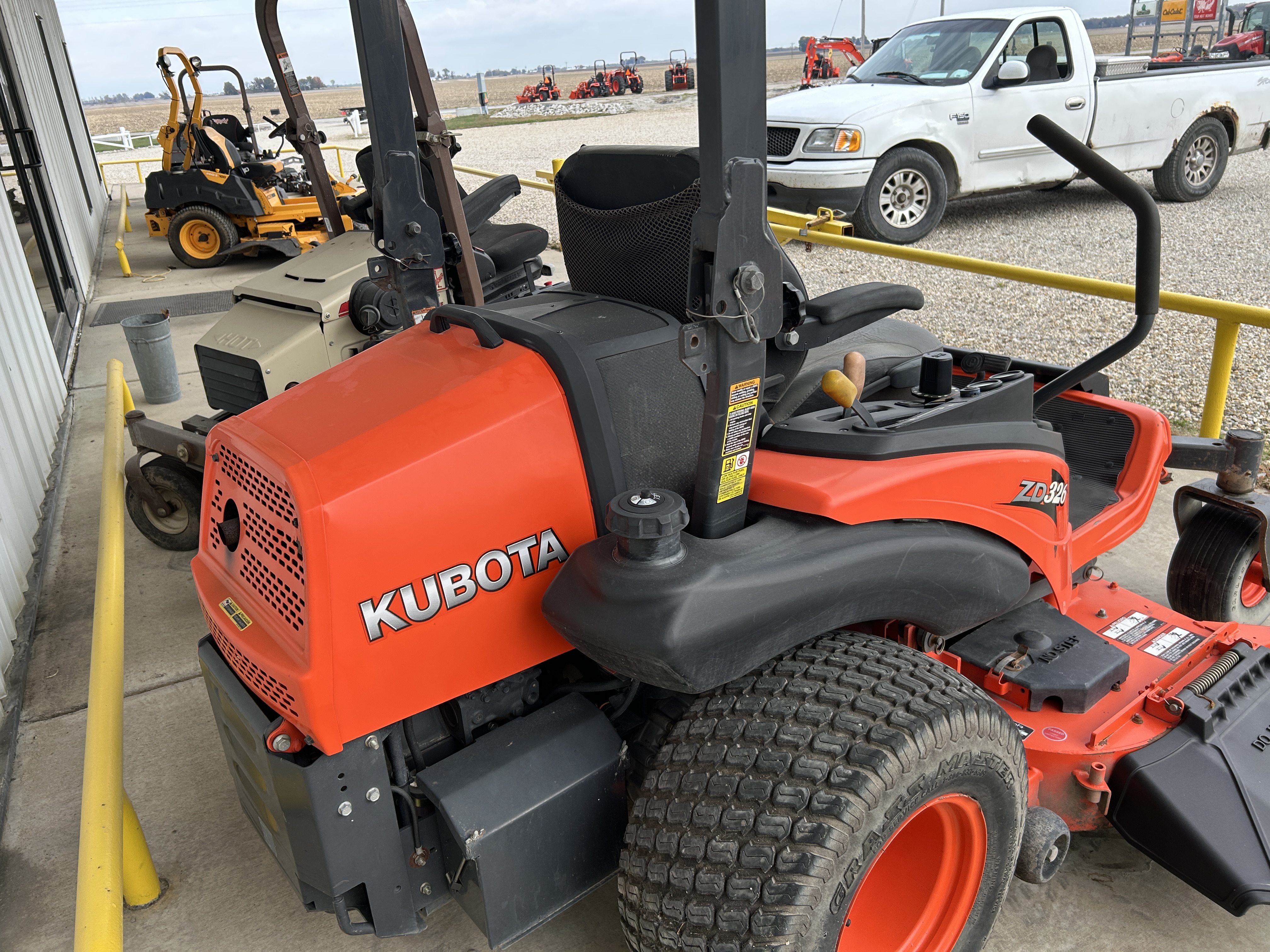 2013 Kubota ZD326 Mower/Zero Turn