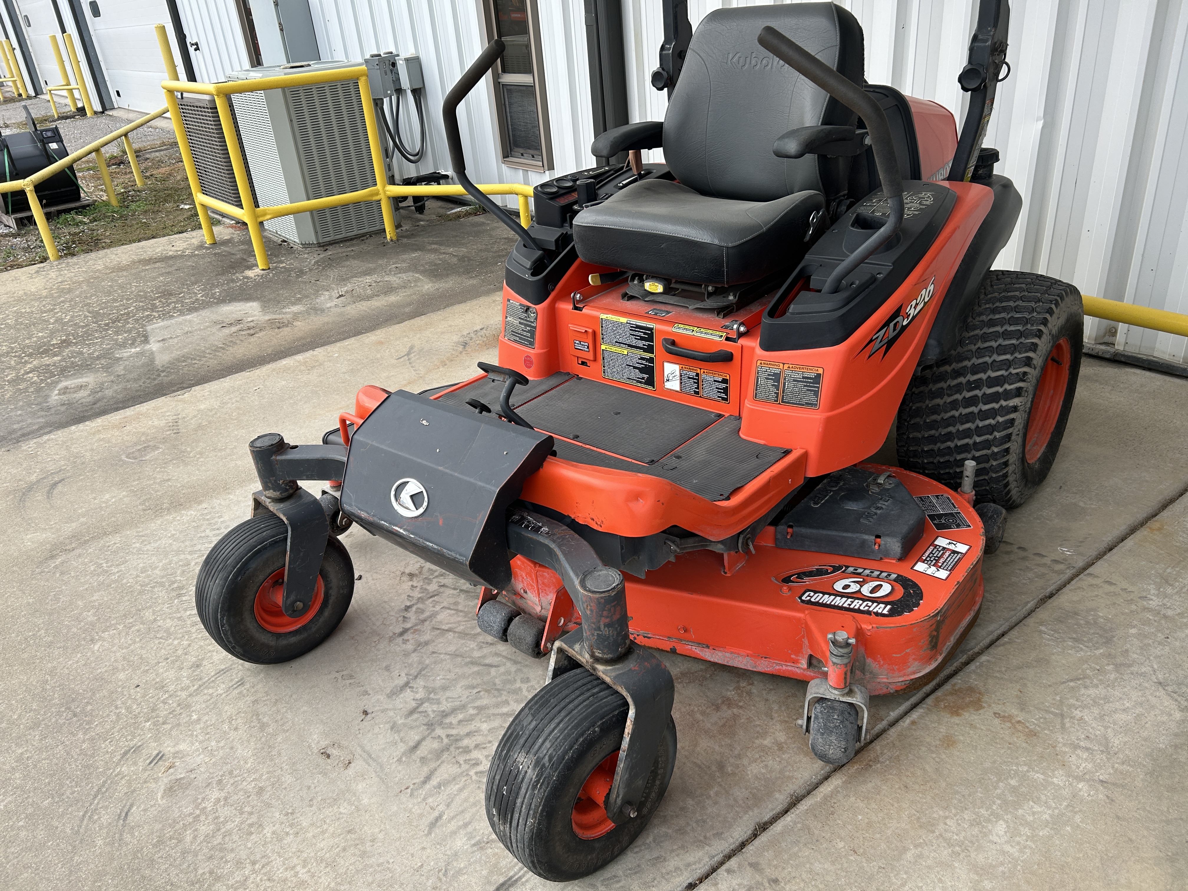 2013 Kubota ZD326 Mower/Zero Turn