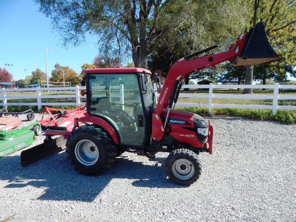 2014 Mahindra 1538 Hydro Cab Tractor