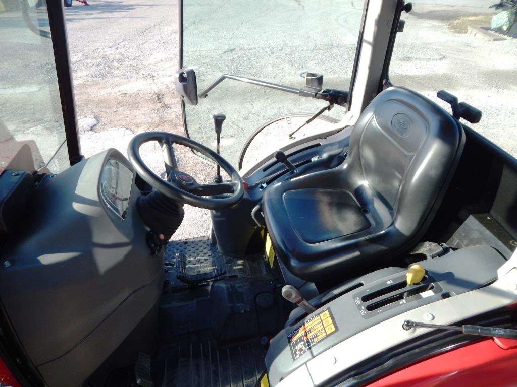 2014 Mahindra 1538 Hydro Cab Tractor