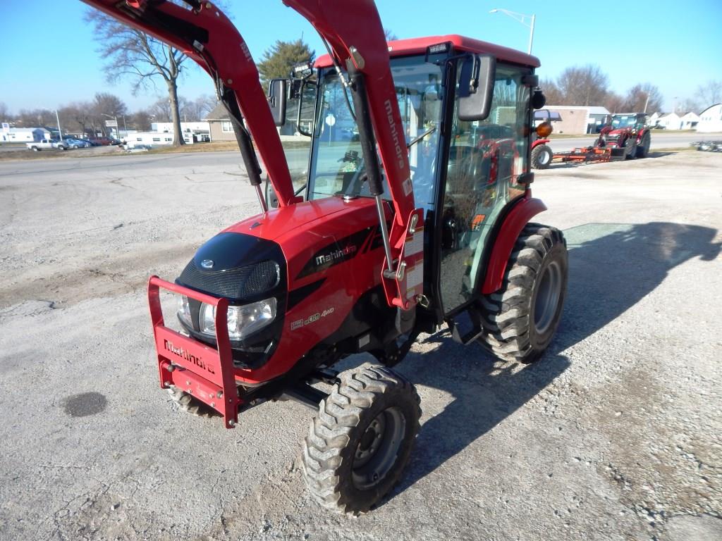 2014 Mahindra 1538 Hydro Cab Tractor