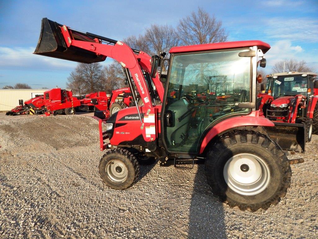 2014 Mahindra 1538 Hydro Cab Tractor