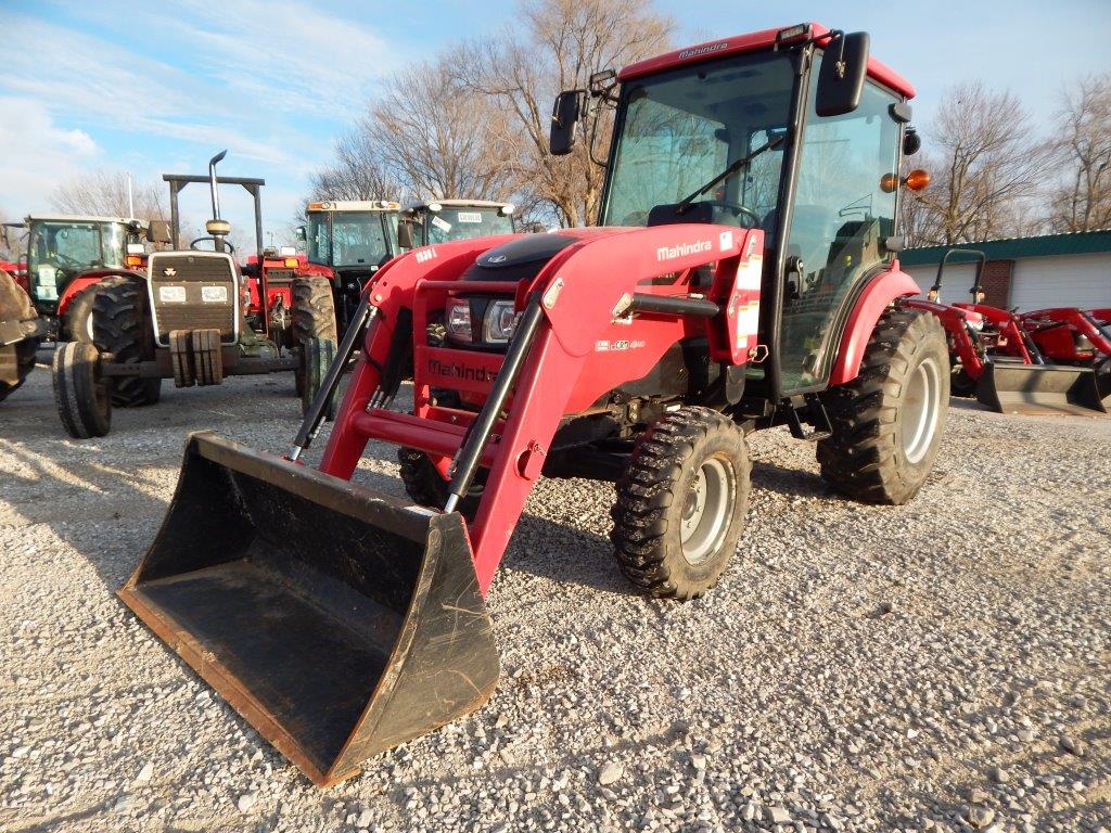 2014 Mahindra 1538 Hydro Cab Tractor