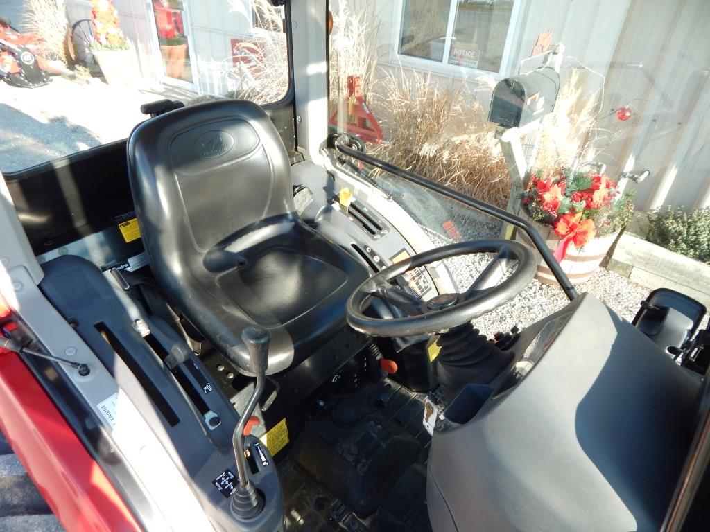 2014 Mahindra 1538 Hydro Cab Tractor