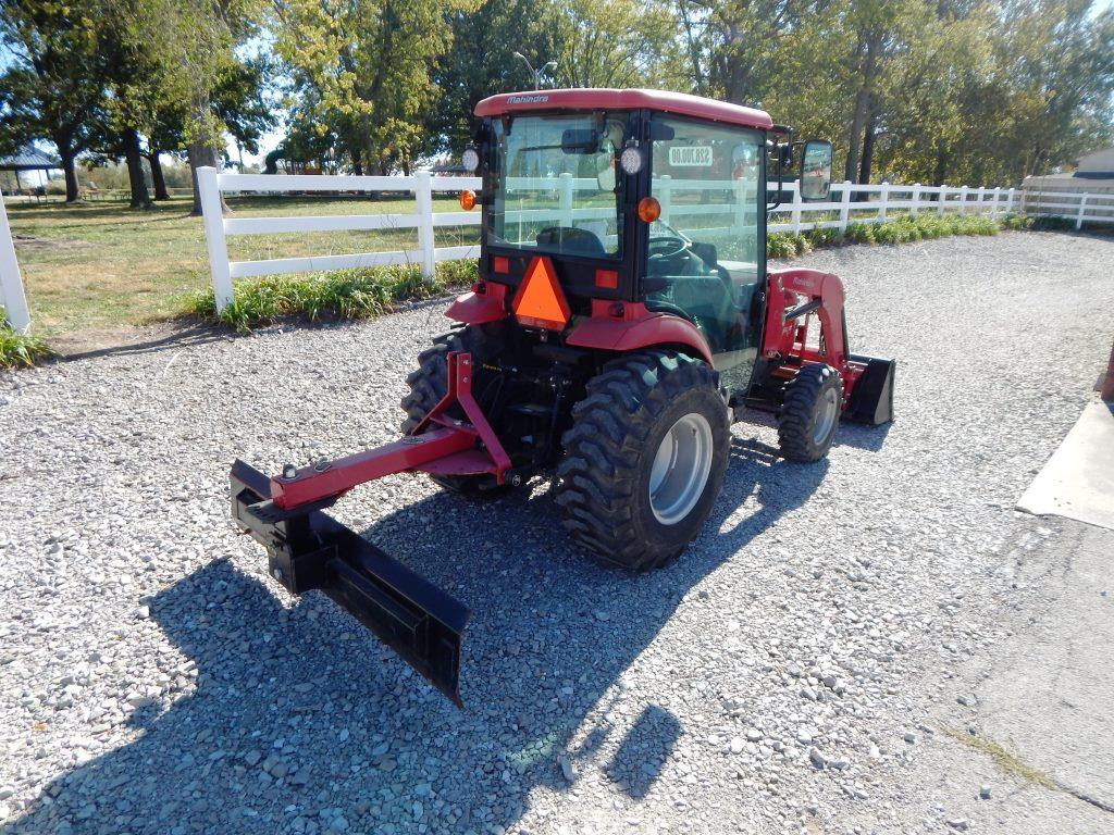 2014 Mahindra 1538 Hydro Cab Tractor