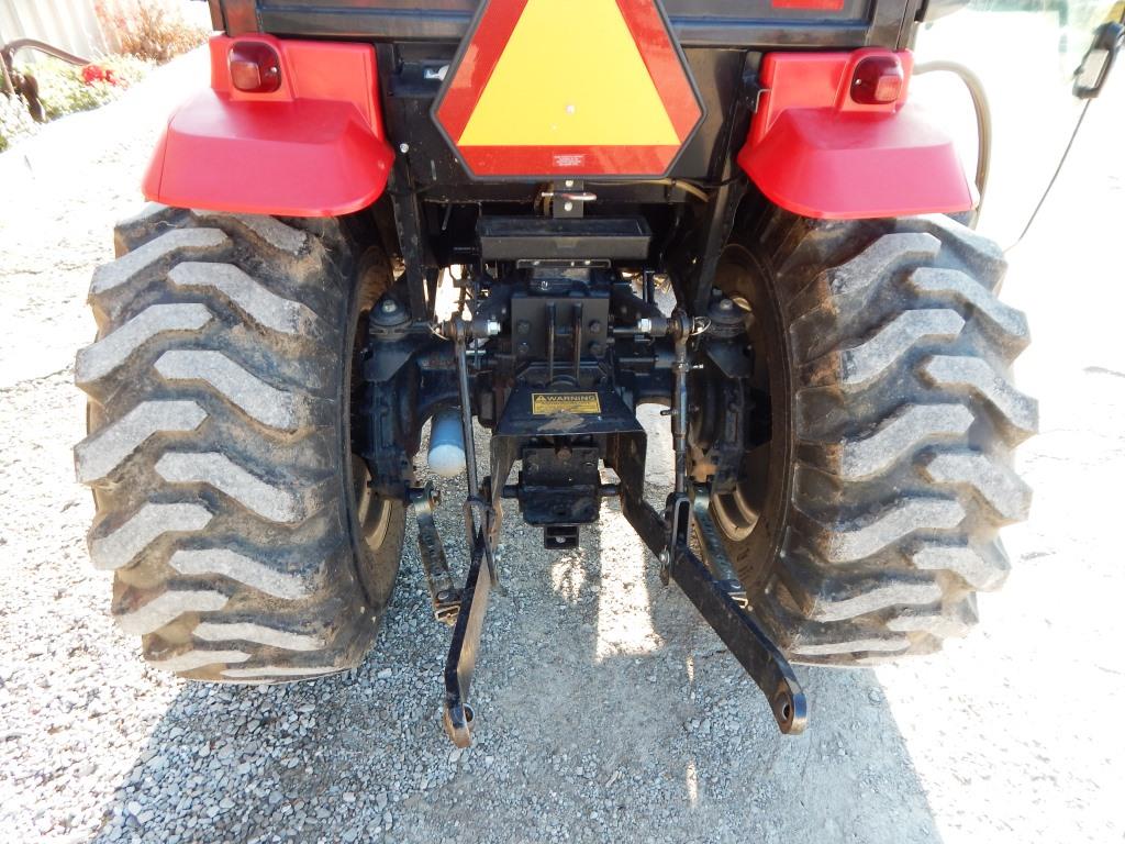 2014 Mahindra 1538 Hydro Cab Tractor